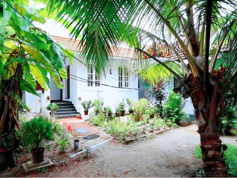 Bed and breakfast  Vypin