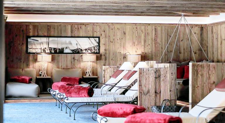 Lodge with patio, yard & pool — photo 5
