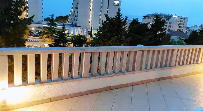 Rental apartment with terrace in Tucepi