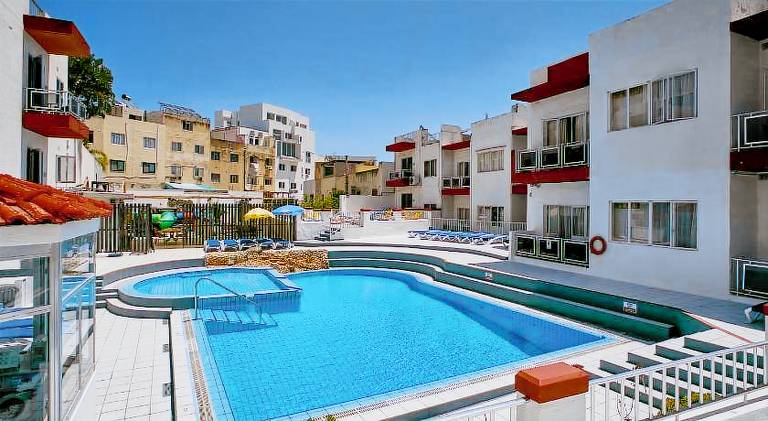 Nice holiday apartment with pool | Pets allowed in St. Julian's