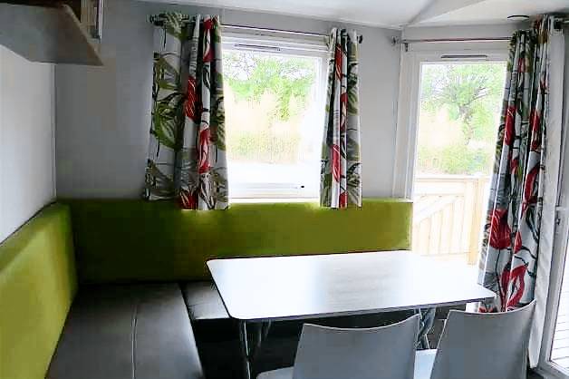 Mobile home with terrace & grill — photo 4