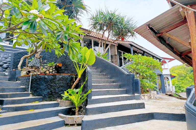 Karlie Inn
