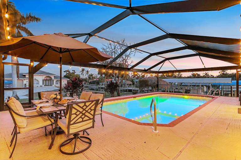 Walk to Yacht Club Beach, Pool, Spa & Gulf Access Waterfront Escape - Cozy Corner - Roelens — photo 5