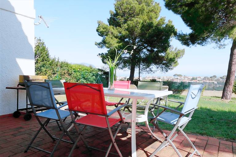 House with BBQ & garden | City view — photo 3