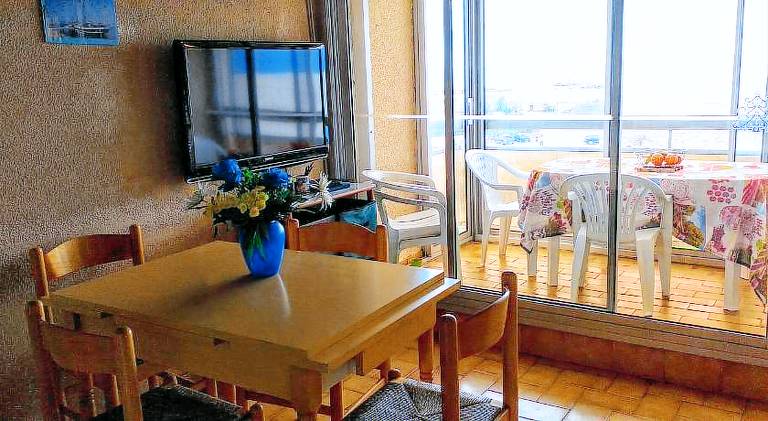 Apartment with 2 rooms for 6 persons — photo 2