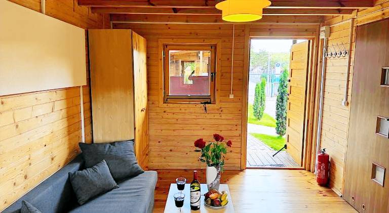 Vacation home with patio, barbeque & yard — photo 4