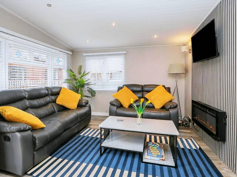 Children-friendly nice cottage with hot tub & yard | Dogs allowed — photo 2