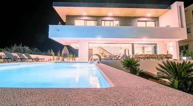 Lovely villa with pool | Dogs allowed in Novalja