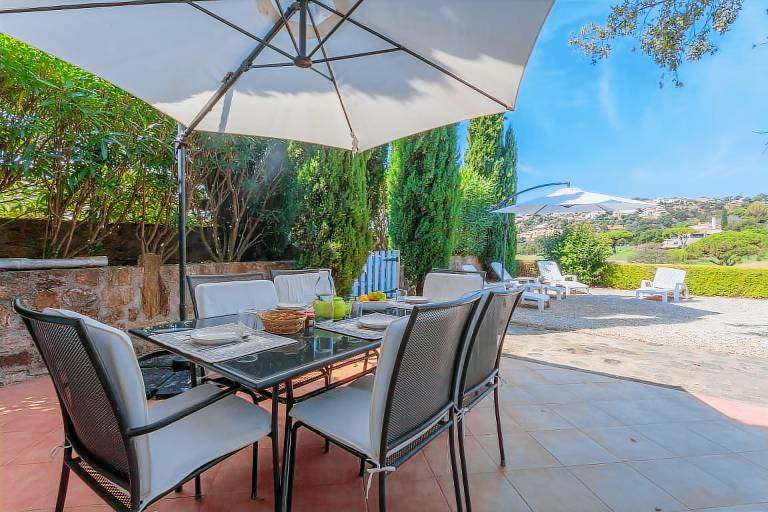 Apartment 'L'amandier' with Private Terrace, Private Garden and Wi-Fi in Sainte-Maxime