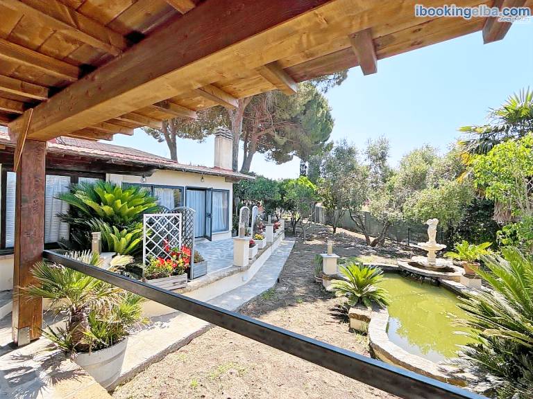 Rental apartment with barbeque & yard in Porto Azzurro