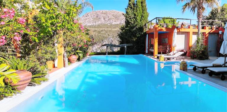 Lodge Casares