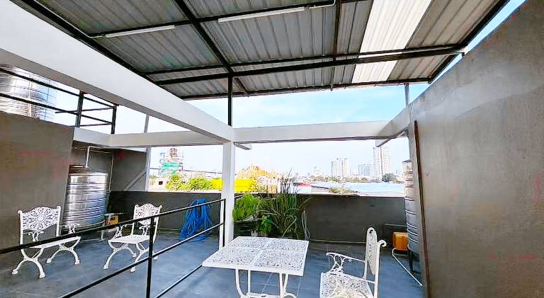 Serviced apartment with patio | Pets allowed — photo 3