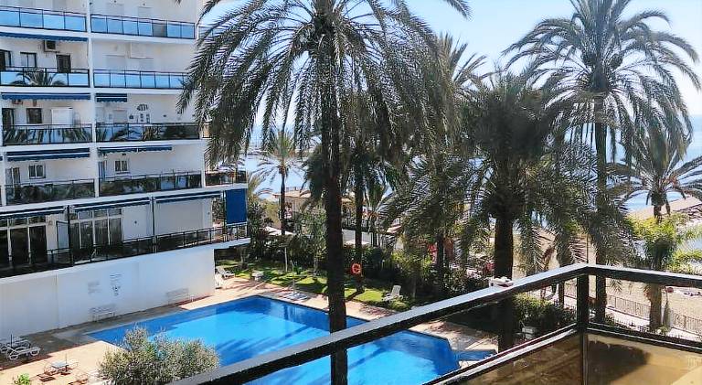 Holiday apartment with patio, pool & garden — photo 5