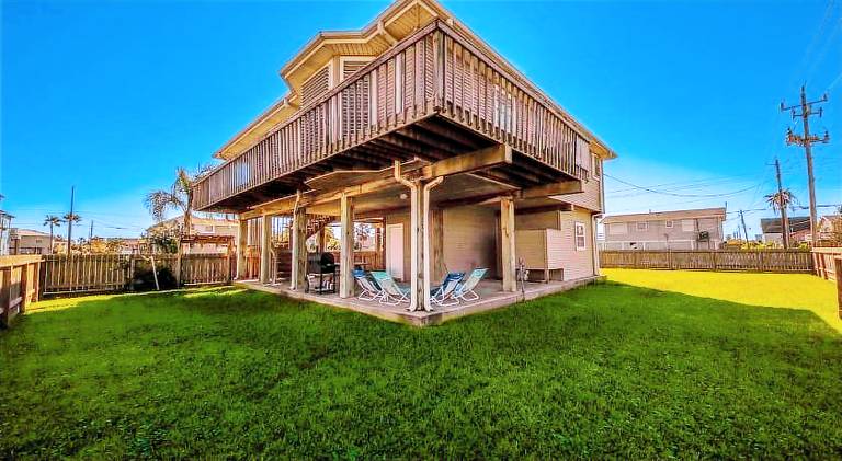 Holiday home with large deck and fenced yard, close to the beach — photo 4