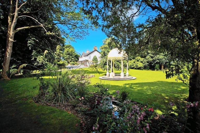 House  Bontnewydd