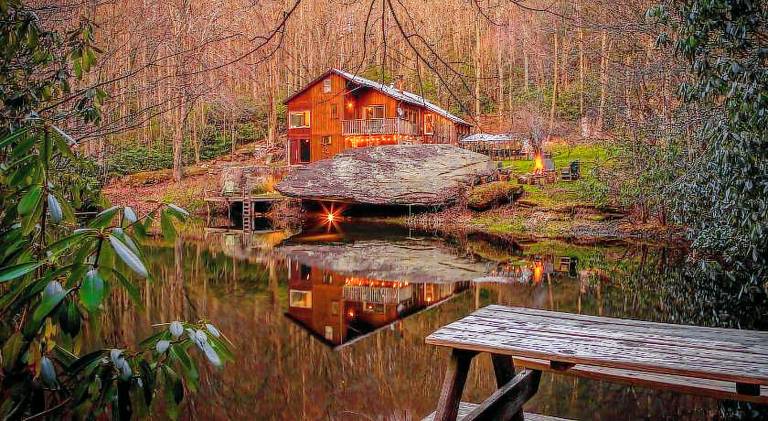 House with hot tub, pool & sauna in Boone, NC