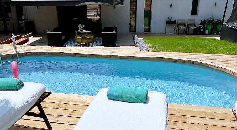 Vacation home with pool — photo 3