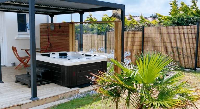 Villa with jacuzzi — photo 4