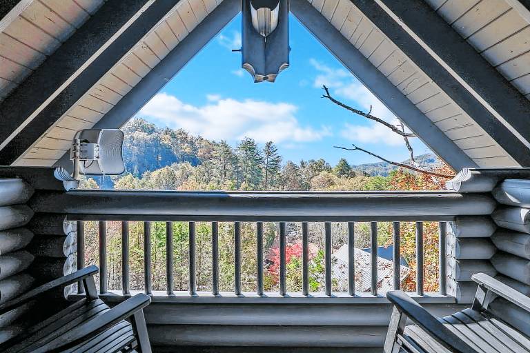 Bearless Whisper, a Beautiful Romantic Cabin Located Under a Mile from Soaky Mountain Water Park! — photo 5