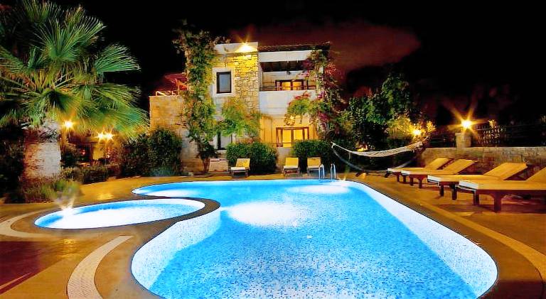Rental apartment with pool, yard & barbeque — photo 2