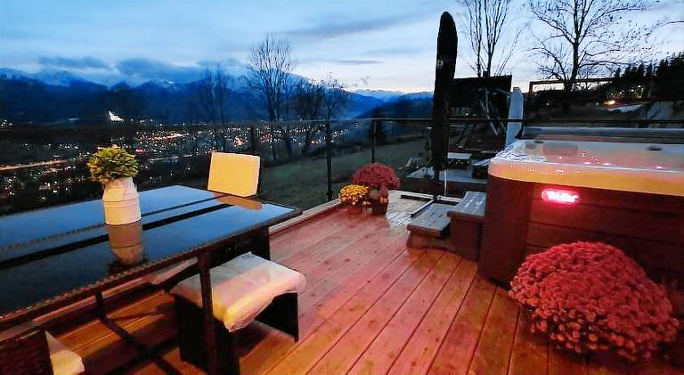 Pleasant chalet with barbeque, hot tub & yard | Pets are welcome — photo 3