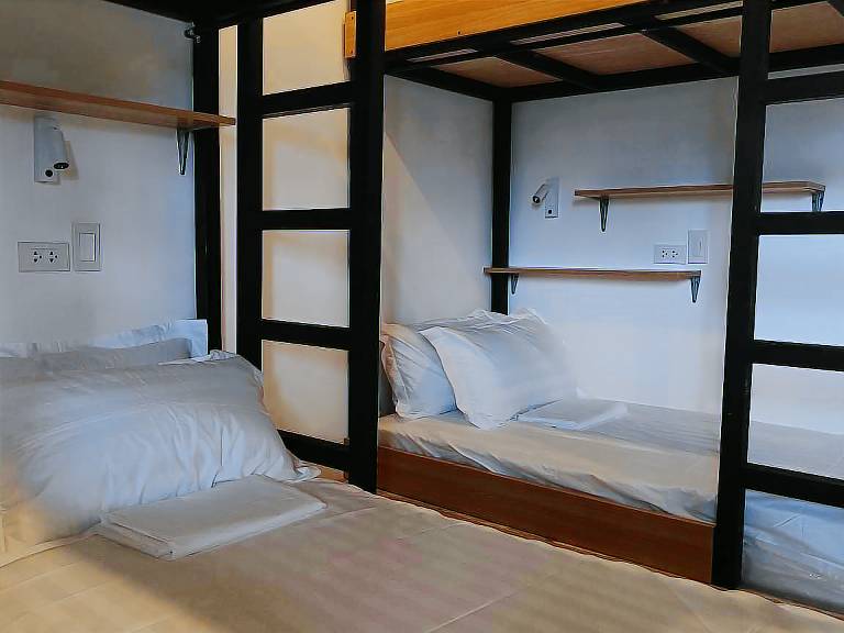 Hostel Basdiot