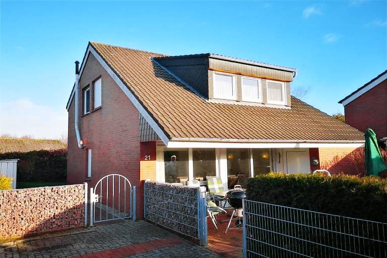 Vacation home with garden & patio in Wangerland