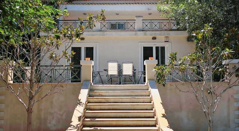 Villa with pool & garden — photo 5