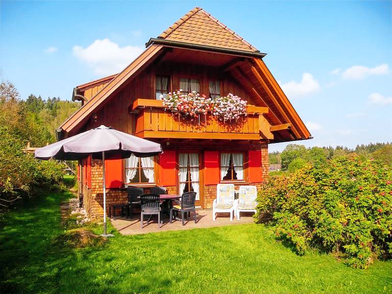 Apartment with terrace & yard | Garden view in Freudenstadt