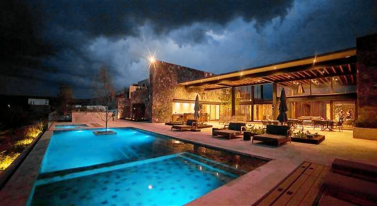 House with hot tub | Pets are welcome — photo 3