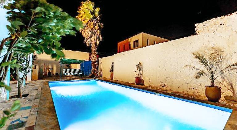 Villa with pool — photo 3