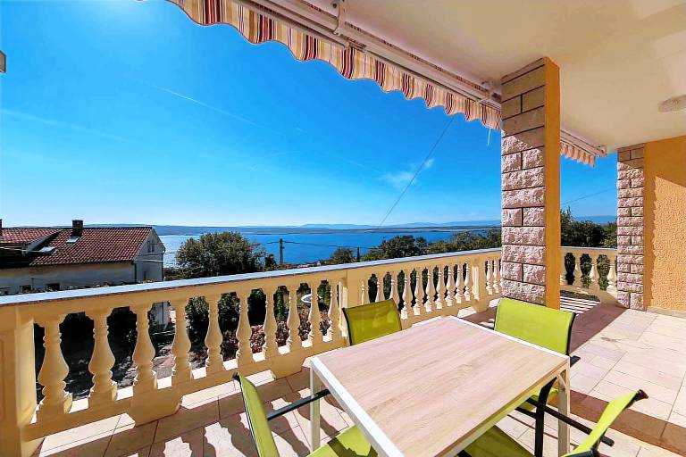 Holiday apartment with air conditioning and sea view — photo 3