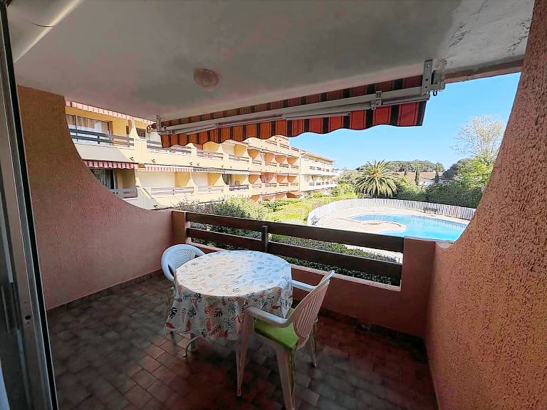 Holiday apartment with pool — photo 4