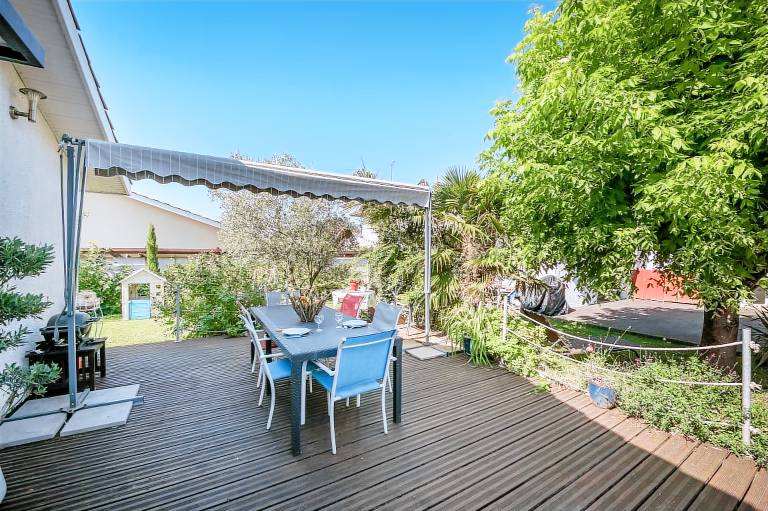 Child-friendly beautiful vacation home with yard, barbeque & jacuzzi | Garden view | Suitable for remote work | Pet-friendly — photo 5