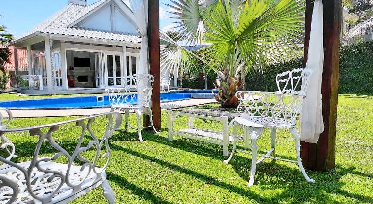 Vacation home with pool — photo 3