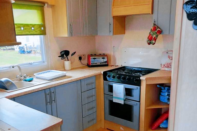 3Bed-Sleeps6-Pet Friendly-FamilyFriendly — photo 5