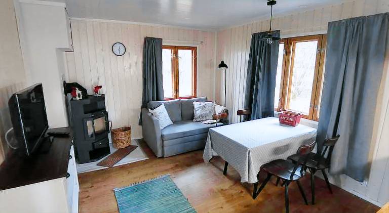 Old Finnish lakeside cottage with sauna — photo 2