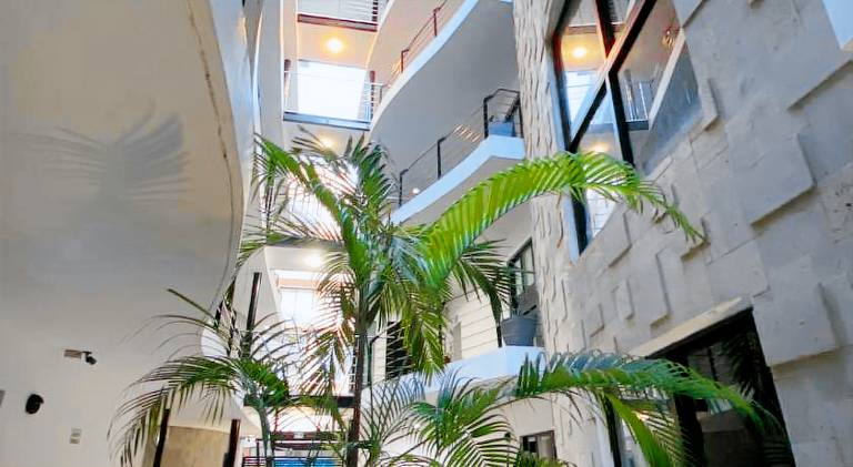 Serviced apartment with terrace & pool — photo 3