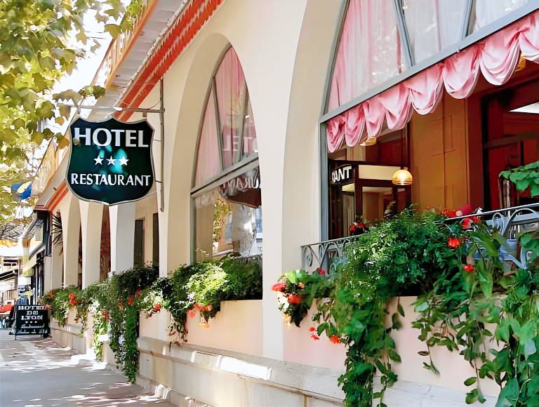 Logis Hotel Restaurant Grand Hotel de Lyon in Aubenas