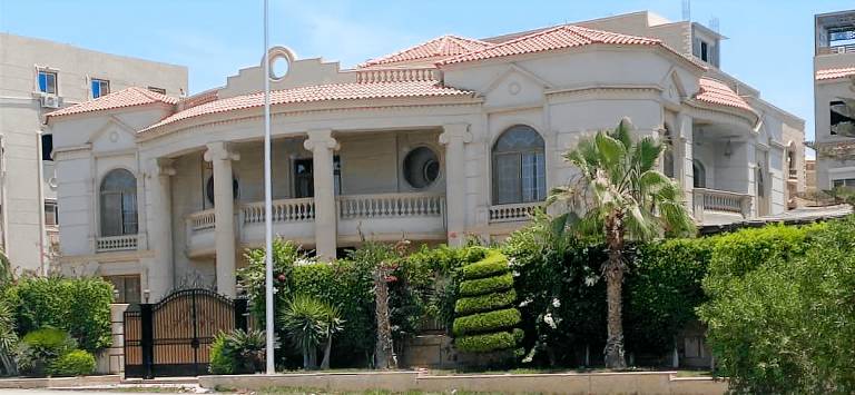 1300 m² Villa