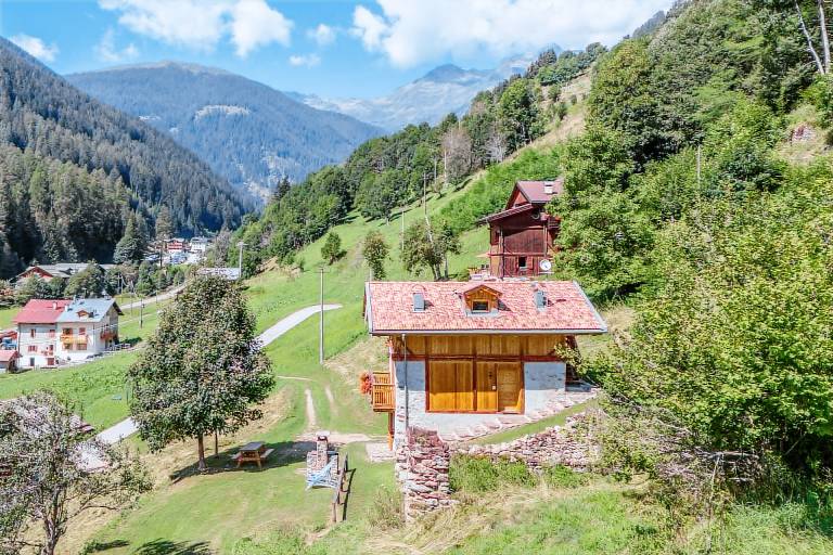 Chalet with barbeque & garden — photo 5