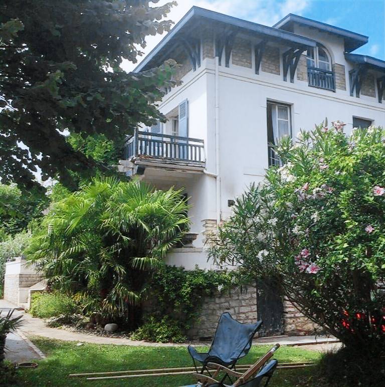 Villa Bayona