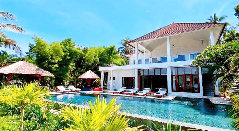Villa with terrace, yard & hot tub in Bali