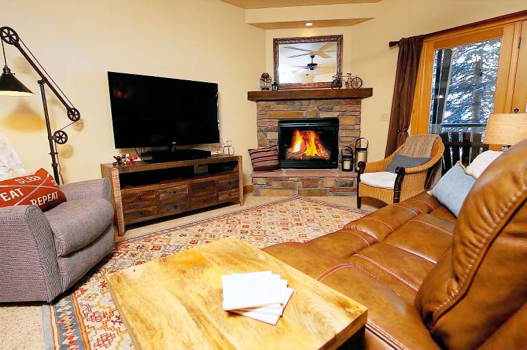 House with hot tub, fast internet & heated pool | Mountain view — photo 4