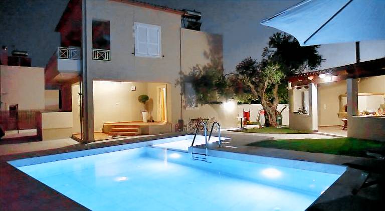 Villa with barbeque, patio & private pool in Platanias