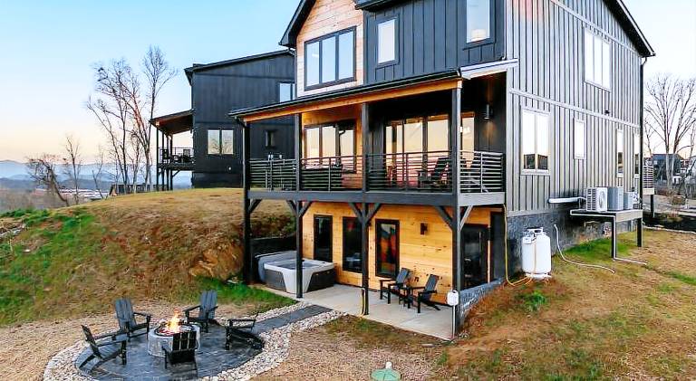 House with pool & jacuzzi | Pets allowed in Sevierville, TN