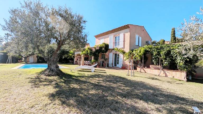 Villa with private pool, yard & barbeque — photo 5