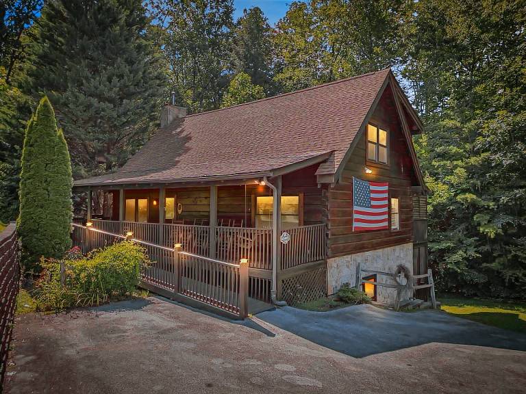 Family-oriented nice cabin with private pool | Pets are welcome — photo 2