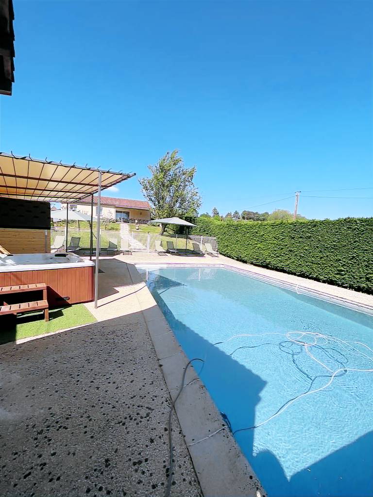 Vacation home with yard, hot tub & grill | Panoramic view — photo 2