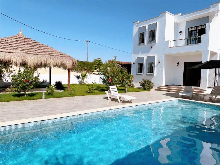 Villa with garden & pool in L'Aquila